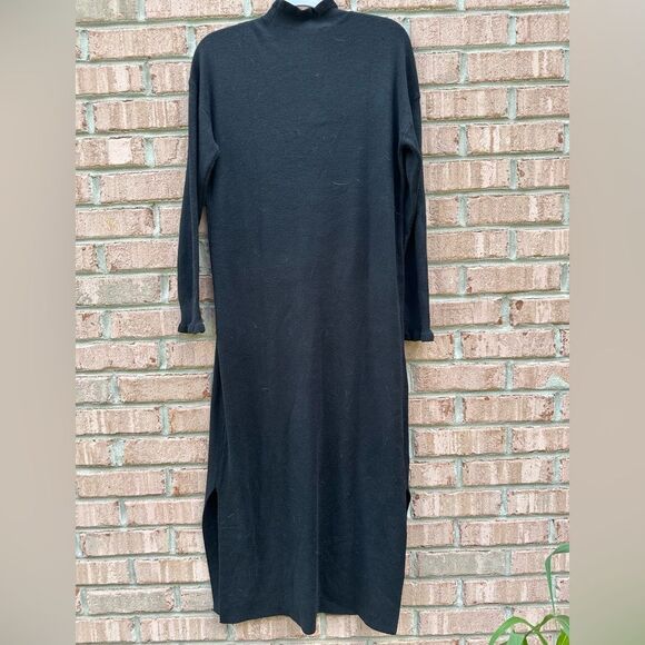 Elegant Black Turtleneck Dress - Picture 8 of 10